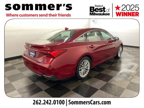 Used 2020 Toyota Avalon Limited image 5