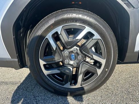 Used 2025 Subaru Forester Premium image 9