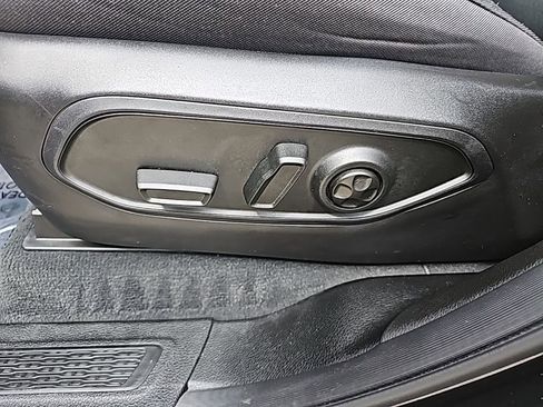 Used 2025 Jeep Grand Cherokee Laredo w/ Luxury Tech Group I image 25