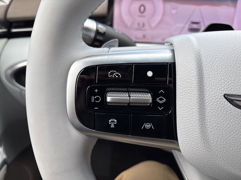 Used 2026 Genesis GV70 2.5T Advanced image 18