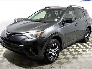 Used 2018 Toyota RAV4 LE video 1