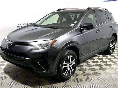 Used 2018 Toyota RAV4 LE image 1