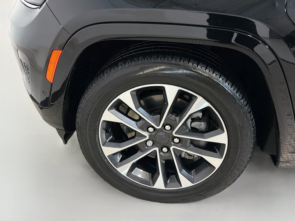 Used 2023 Jeep Grand Cherokee Overland AWD/4WD image 31