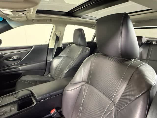 Used 2020 Lexus ES 350 Ultra Luxury w/ Accessory Package FWD image 6