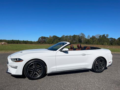 Used 2018 Ford Mustang Premium image 10
