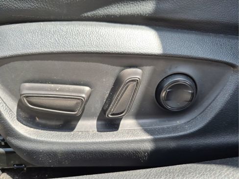Used 2019 Toyota Camry SE FWD image 14