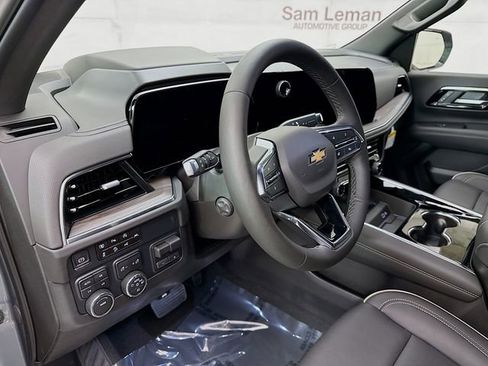 New 2025 Chevrolet Suburban Premier image 11