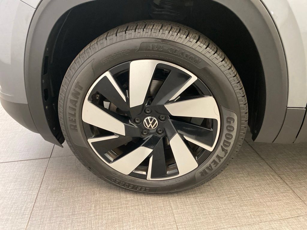 Used 2024 Volkswagen Atlas Cross Sport SE AWD/4WD image 9