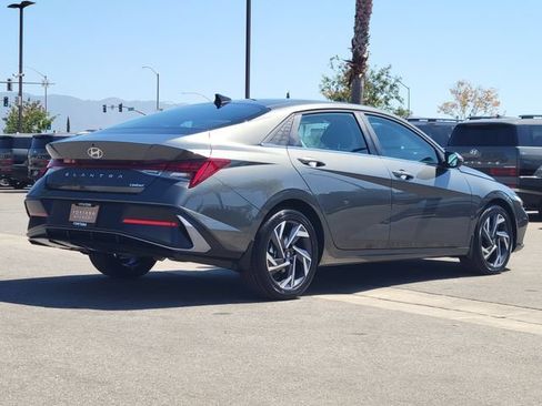 New 2026 Hyundai Elantra Limited FWD image 4