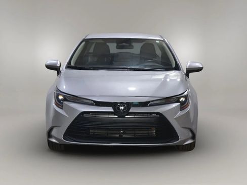 Used 2024 Toyota Corolla LE image 2