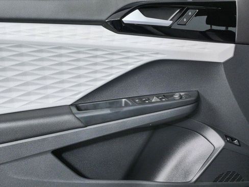 Certified 2023 Volkswagen Taos S FWD image 6