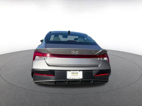 Used 2025 Hyundai Elantra SEL image 12