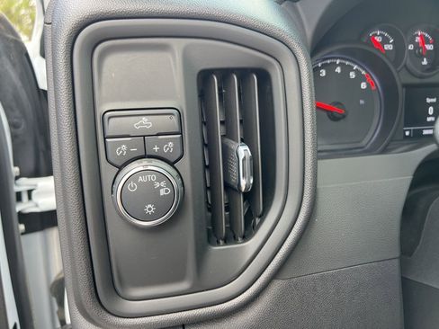 Used 2024 Chevrolet Silverado 1500 Custom image 23