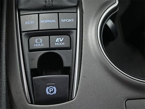 Used 2022 Toyota Camry XSE w/ Cold Weather Package image 9