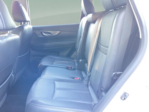 Used 2016 Nissan Rogue SL w/ SL Premium Package image 10