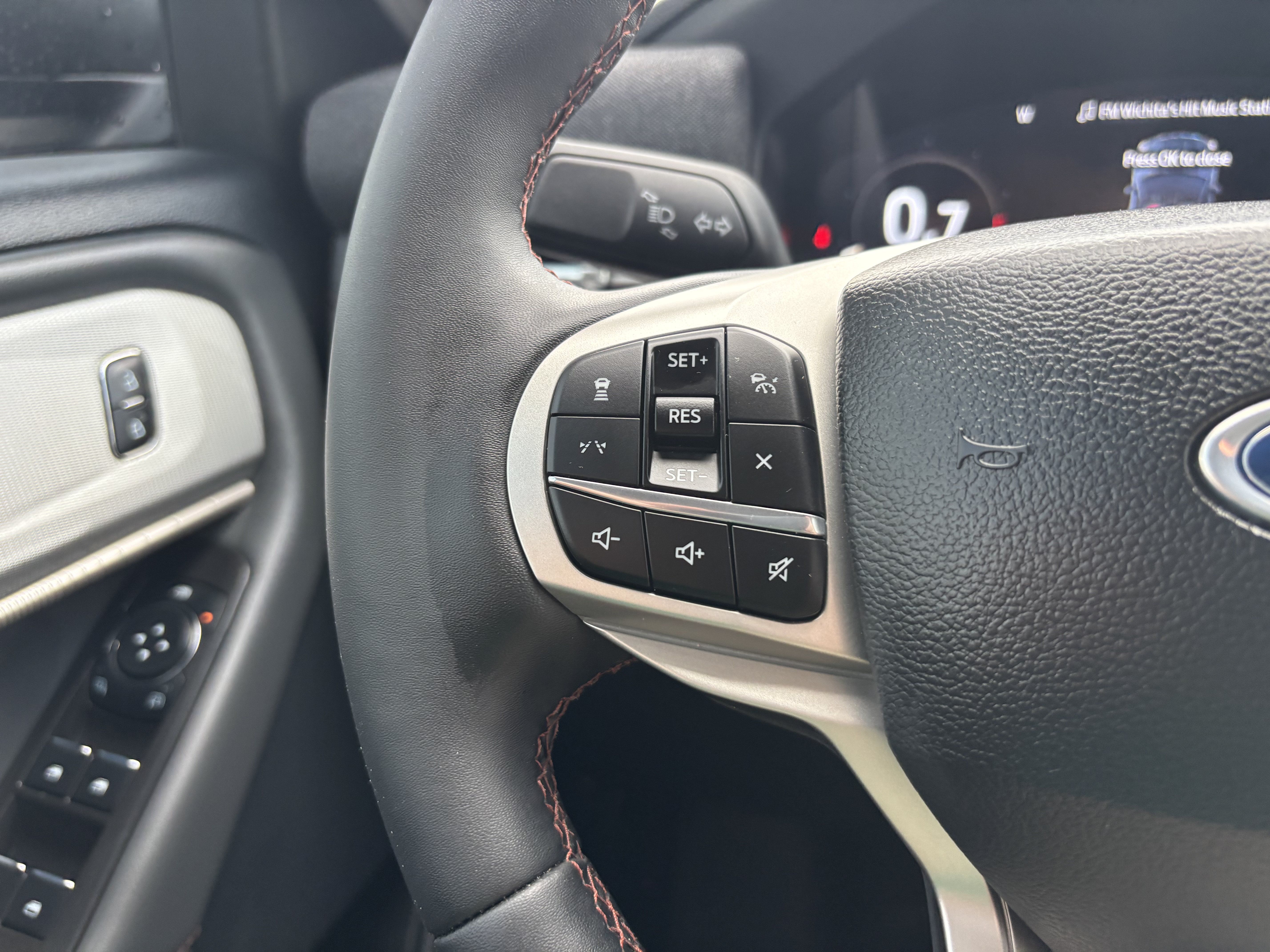 Used 2026 Ford Explorer Active AWD/4WD image 18