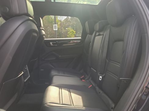 Used 2019 Porsche Cayenne AWD/4WD image 13