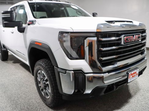 Used 2024 GMC Sierra 2500 SLE w/ SLE Convenience Package AWD/4WD image 5