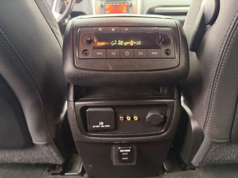 Used 2014 GMC Acadia SLE image 35