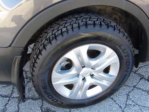 Used 2015 Toyota RAV4 LE image 17