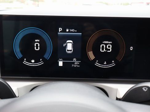 Used 2025 Hyundai Tucson SE image 38