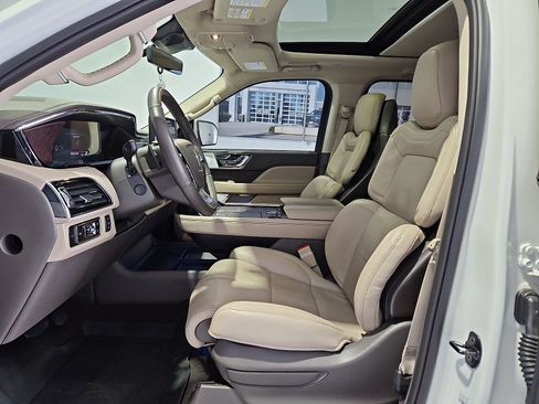 Used 2024 Lincoln Navigator L Reserve AWD/4WD image 16