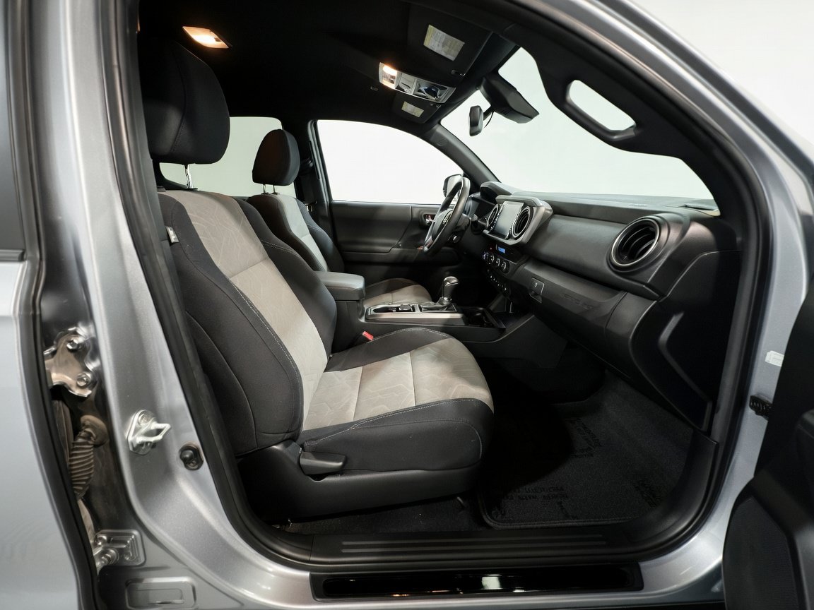 Used 2023 Toyota Tacoma TRD Off-Road w/ Technology Package AWD/4WD image 18
