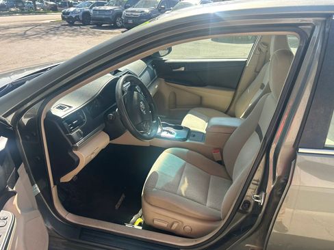 Used 2014 Toyota Camry LE image 10