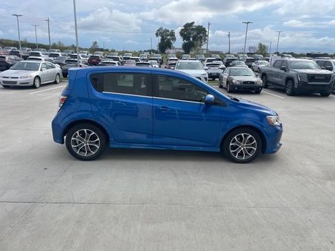 Used 2017 Chevrolet Sonic LT w/ Convenience Package FWD image 2
