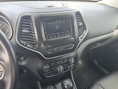 Used 2019 Jeep Cherokee Latitude Plus w/ Comfort/Convenience Group AWD/4WD image 29