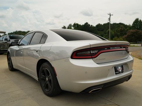 Used 2020 Dodge Charger SXT w/ Leather Interior Group RWD image 4