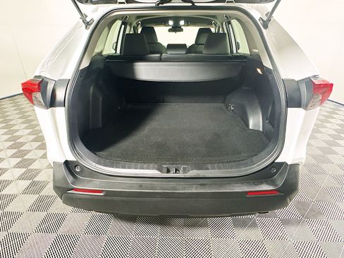 Used 2021 Toyota RAV4 XLE FWD image 31