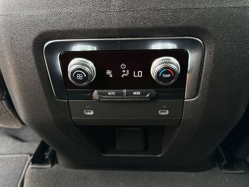 Used 2024 GMC Yukon SLT AWD/4WD image 40