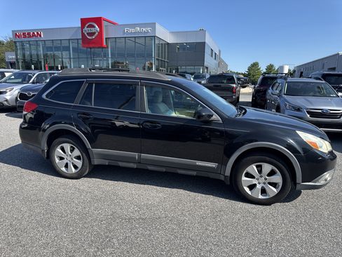 Used 2011 Subaru Outback 2.5i Premium AWD/4WD image 31