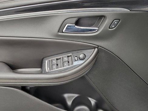 Used 2019 Chevrolet Impala LT FWD image 23