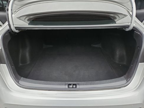 Used 2021 Toyota Corolla LE image 28