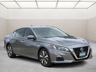 Used 2022 Nissan Altima 2.5 SV FWD video 1