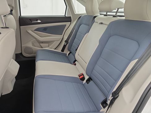 Certified 2025 Volkswagen Jetta SE w/ Sunroof Package FWD image 13