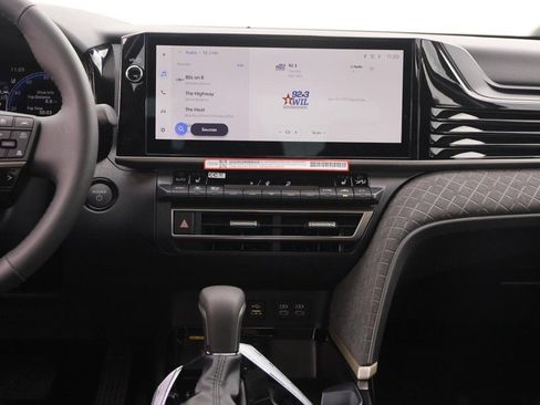 Used 2026 Toyota Camry XLE AWD/4WD image 25