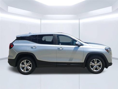 Used 2022 GMC Terrain SLE w/ LPO, Floor Liner Package FWD image 4