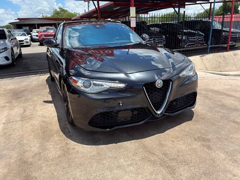 Used 2017 Alfa Romeo Giulia RWD image 8