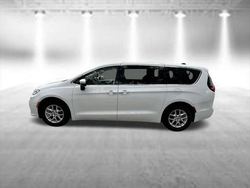 Certified 2023 Chrysler Pacifica Touring-L FWD image 4