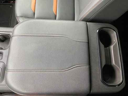 Used 2025 GMC Sierra 1500 AT4 w/ Technology Package AWD/4WD image 18