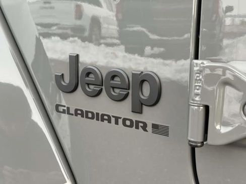 Used 2023 Jeep Gladiator Overland image 7