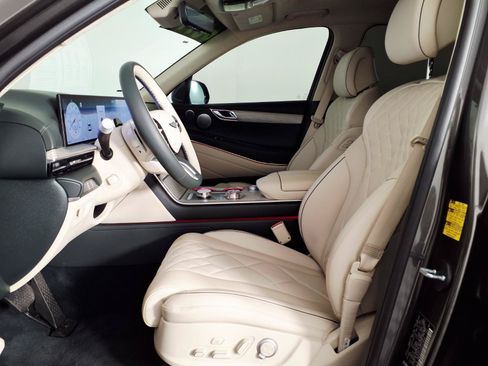 Certified 2025 Genesis GV80 3.5T Prestige AWD/4WD image 17