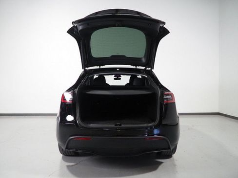 Used 2023 Tesla Model Y Long Range AWD/4WD image 40