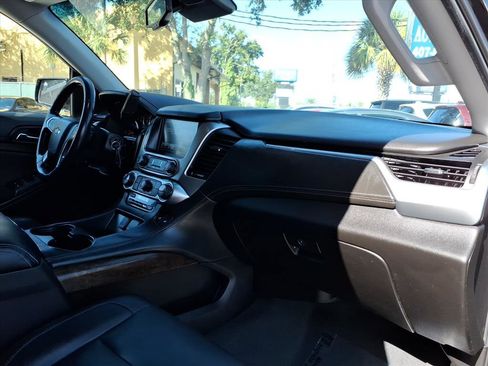 Used 2019 Chevrolet Suburban LT image 20