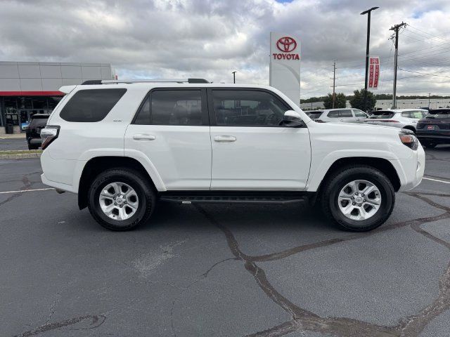 Used 2023 Toyota 4Runner SR5 AWD/4WD image 9