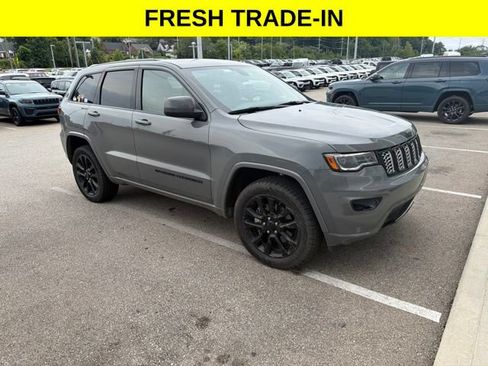 Used 2022 Jeep Grand Cherokee Laredo X AWD/4WD image 1
