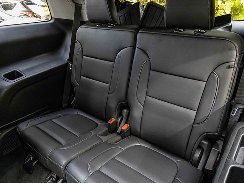 Used 2023 GMC Acadia SLT w/ LPO, Floor Liner Package image 22